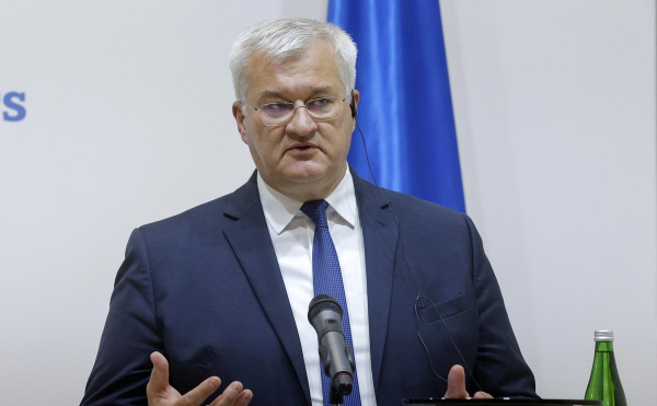 
                    Глава украинского МИД ответил на призыв Венгрии прекратить угрозы
                