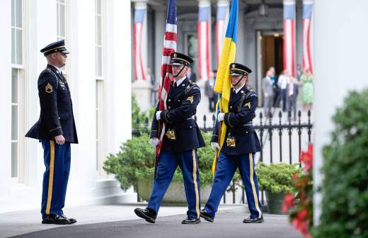 В Европарламенте оценили возможности ЕС отправить войска на Украину
В Европарламенте оценили возможности ЕС отправить войска на Украину