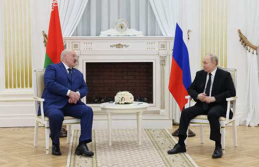 
                    Путин поздравил Лукашенко с днем рождения

        