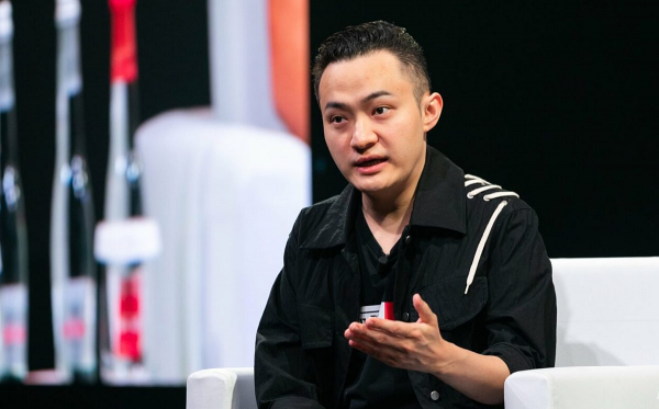 
                    Основатель блокчейна Tron подал в суд на американское издание Bloomberg                
