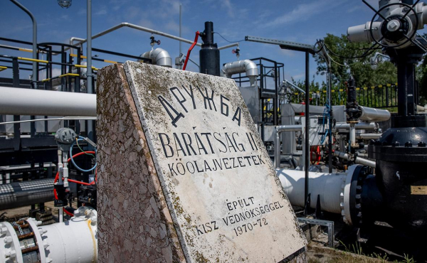 
                    Глава украинского МИД ответил на призыв Венгрии прекратить угрозы
                