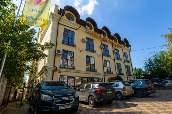 
                    «ОПГ и активы на ₽9 млрд»: что известно об иске к главе Совета судей
                