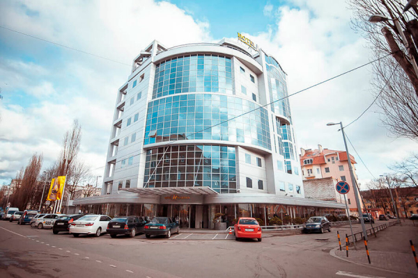 
                    «ОПГ и активы на ₽9 млрд»: что известно об иске к главе Совета судей
                