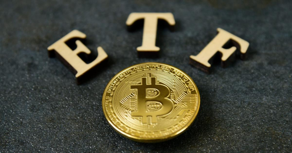
                    Приток $332 млн в BTC-ETF положил конец доминированию ETH-ETF                