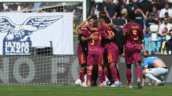 «Рома» в большинстве обыграла «Лацио» в матче чемпионата Италии «Рома» в большинстве обыграла «Лацио» в матче чемпионата Италии