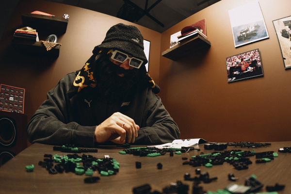 Big Russian Boss представил новые коллекции AMAZING RED и «Мира Кубиков» (ФОТО) Big Russian Boss представил новые коллекции AMAZING RED и «Мира Кубиков» (ФОТО)