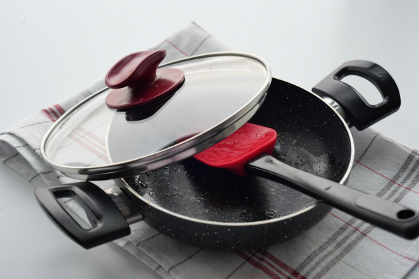 Стеклянные крышки засияют: легкие способы избавиться от жира Стеклянные крышки засияют: легкие способы избавиться от жира