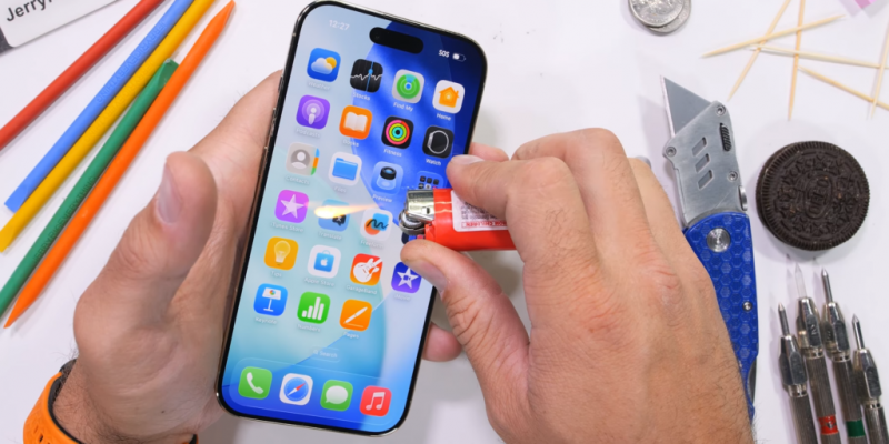 Блогер попытался согнуть iPhone Air — потребовался кран