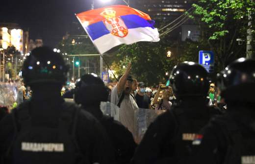 Более 126 тыс. человек вышли на акции против митингов студентов в Сербии
Более 126 тыс. человек вышли на акции против митингов студентов в Сербии