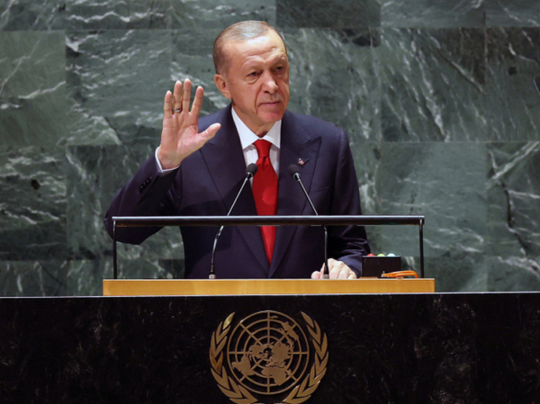 Эрдоган испугался за генетический след и отказался пить воду в ООН