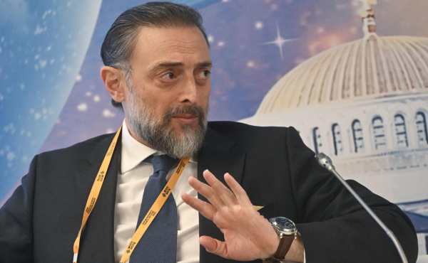 
                    Зеленский ввел санкции против внука де Голля, Мизулиной и Гуцул
                