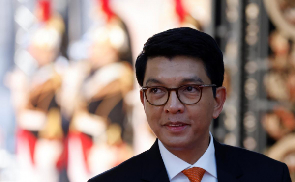 Jeune Afrique узнал о бегстве президента Мадагаскара из столицы
Jeune Afrique узнал о бегстве президента Мадагаскара из столицы