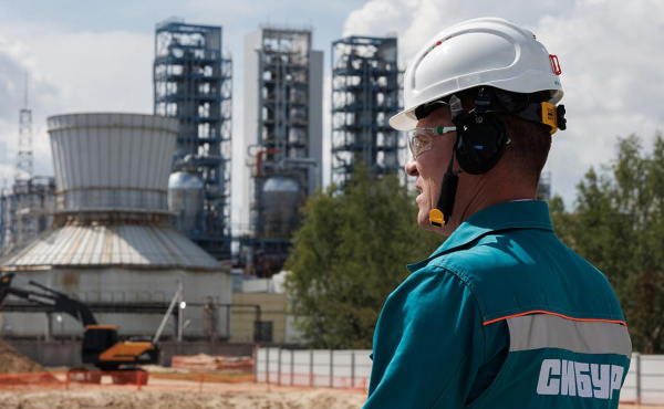 Путин разрешил «дочке» Sinopec из Гонконга купить акции «Сибура»
Путин разрешил «дочке» Sinopec из Гонконга купить акции «Сибура»