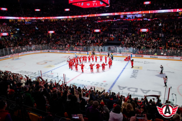 «Автомобилист» разгромил «Сибирь» на домашней арене «Автомобилист» разгромил «Сибирь» на домашней арене
