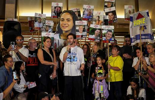 
                    ХАМАС начнет освобождать заложников утром 13 октября

        