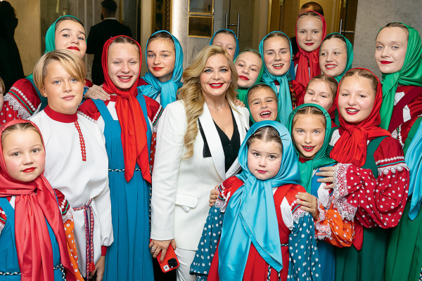 Юбилей Есенина отметили большим концертом Юбилей Есенина отметили большим концертом