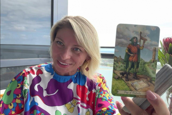 Анжела Перл назвала знак, которому карты сулят триумф на работе в октябре Анжела Перл назвала знак, которому карты сулят триумф на работе в октябре