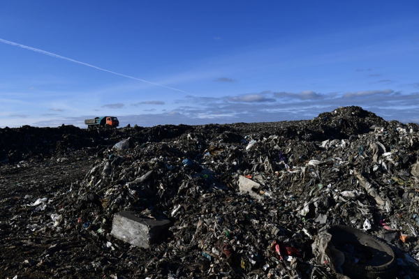 Работу мусорных полигонов, которые построены без документов, могут продлить Работу мусорных полигонов, которые построены без документов, могут продлить