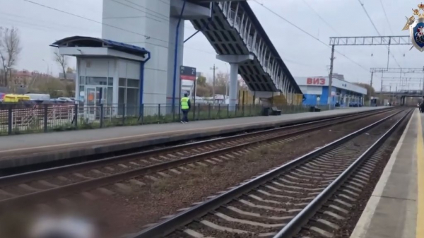 На станции «ВИЗ» поезд сбил пожилого мужчину На станции «ВИЗ» поезд сбил пожилого мужчину