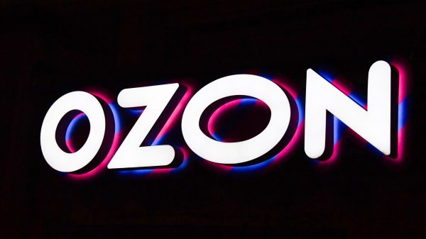 Личманов заявил, что "Ozon банк" запустит выдачу дебетовых карт через свои банкоматы