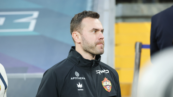 Тренер вратарей ЦСКА Крамаренко: «С Акинфеевым все нормально. Лёд положили. Скорее всего, подвернул голеностоп» Тренер вратарей ЦСКА Крамаренко: «С Акинфеевым все нормально. Лёд положили. Скорее всего, подвернул голеностоп»