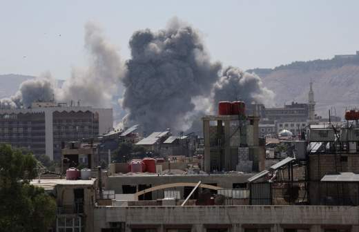 Израиль нанес восемь ударов по Дамаску
Израиль нанес восемь ударов по Дамаску