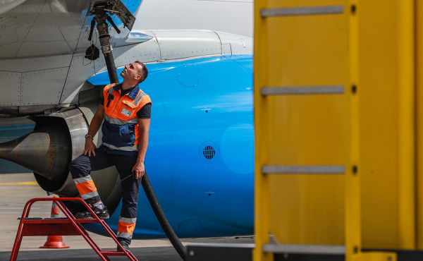 
                    Минтранс прокомментировал идею о зеленых отчетах для авиакомпаний
                