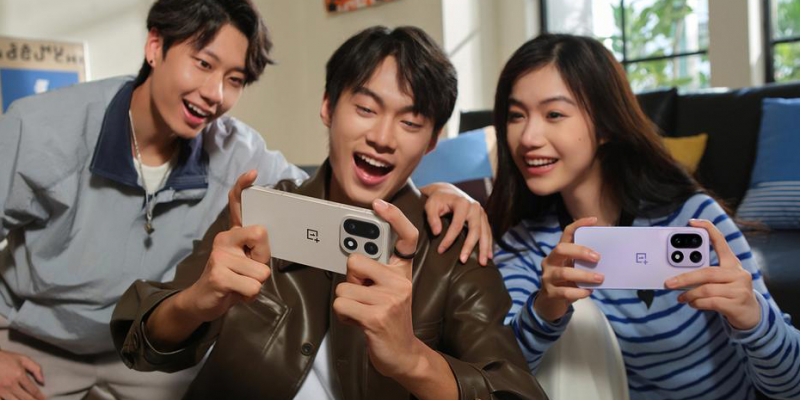 Представлен флагман OnePlus 15 с батарейкой 7 300 мА·ч — и его упрощённая версия OnePlus Ace 6