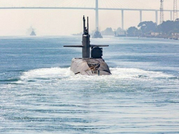 Российская субмарина всплыла у берегов Франции