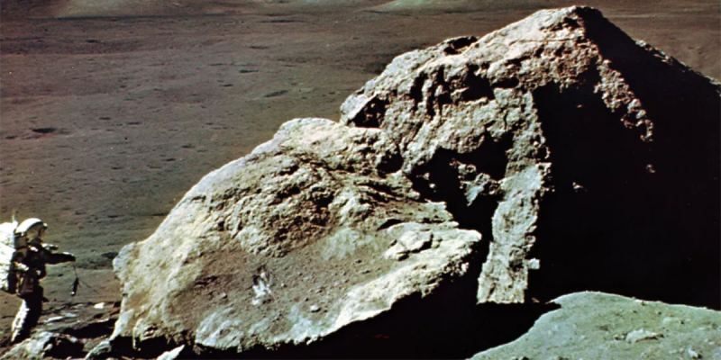 В лунном грунте возрастом более 50 лет нашли серную аномалию