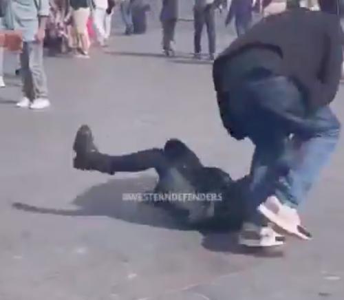 В Нидерландах турецкий мигрант напал на женщину во время христианской проповеди В Нидерландах турецкий мигрант напал на женщину во время христианской проповеди