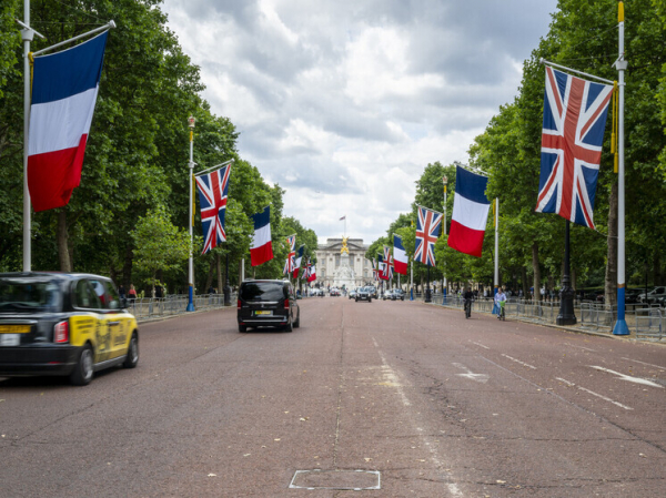 В Париже заявили о готовности вмешаться в украинский конфликт