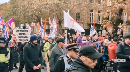 В столице Великобритании прошёл массовый митинг против нелегальной миграции и радикального ислама В столице Великобритании прошёл массовый митинг против нелегальной миграции и радикального ислама
