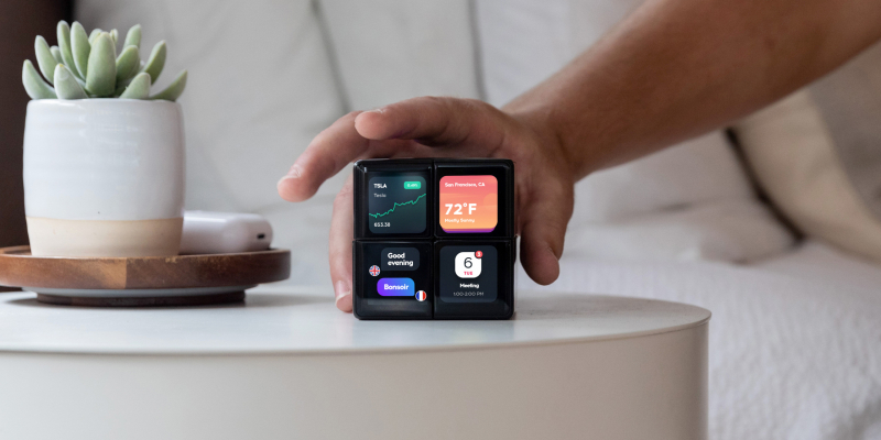 Вышел WOWCube — кубик Рубика с ЖК-экранами, на котором можно играть в 2048 и другие игры