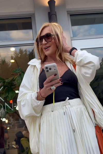 Стареющая Орбакайте преобразилась на курорте — не отстает от красотки-дочери