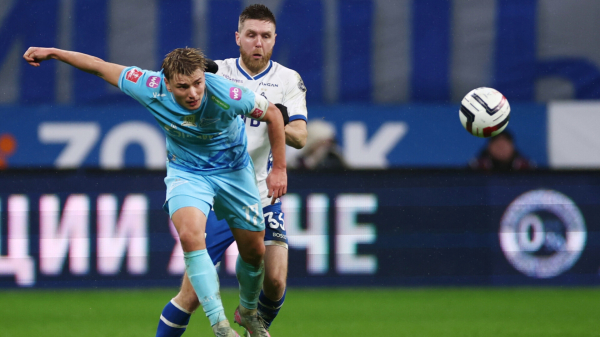 Нападающий «Динамо» Сергеев — игре с «Зенитом»: «После трехминутной паузы опять смотрели пенальти. Не знаю, как у нас трактуют» Нападающий «Динамо» Сергеев — игре с «Зенитом»: «После трехминутной паузы опять смотрели пенальти. Не знаю, как у нас трактуют»