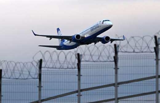 В Европарламенте раскрыли детали обсуждений нового 20-го пакета санкций
В Европарламенте раскрыли детали обсуждений нового 20-го пакета санкций