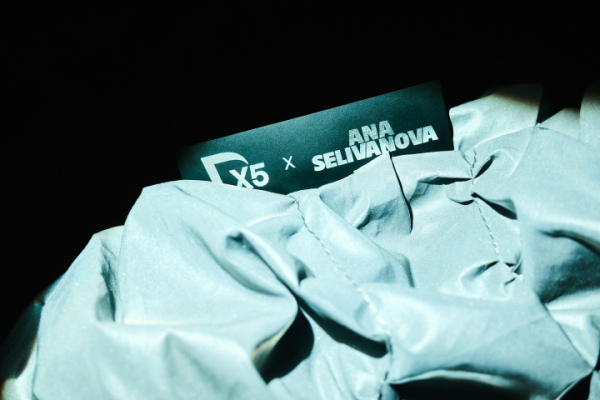 X5 и дизайнер Анастасия Селиванова создали модную сумку для готовой еды (ФОТО) X5 и дизайнер Анастасия Селиванова создали модную сумку для готовой еды (ФОТО)