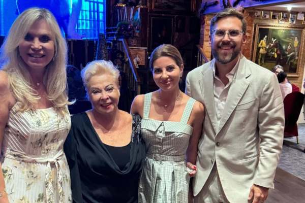 Мать Юдашкина поразила своим видом на праздновании 80-летия — даже и не верится Мать Юдашкина поразила своим видом на праздновании 80-летия — даже и не верится