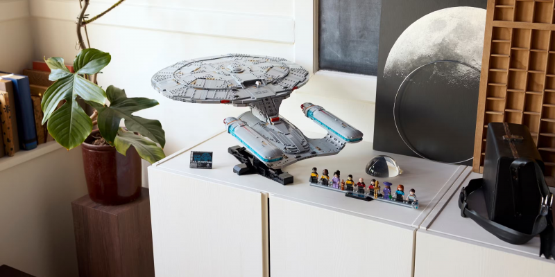 Lego показала большой набор с модульным «Энтерпрайзом» из «Звёздного пути»