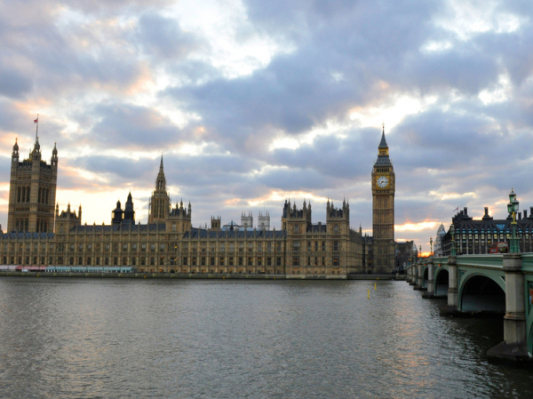 Однопартийцы готовят смещение Стармера с поста премьер-министра Великобритании